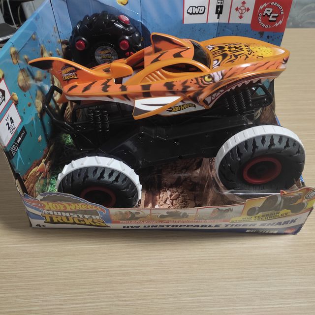 MONSTER TRUCKS HOTWHEELS