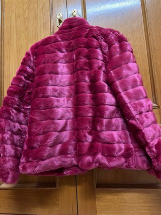 Chaquetón de pelo rosa fucsia