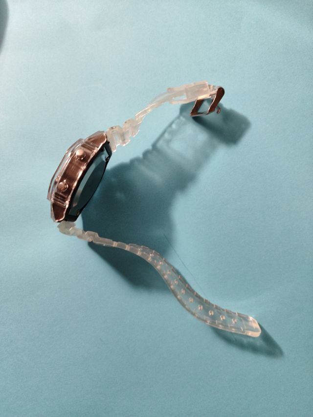 Reloj nuevo correa transparente. Oferta Reyes