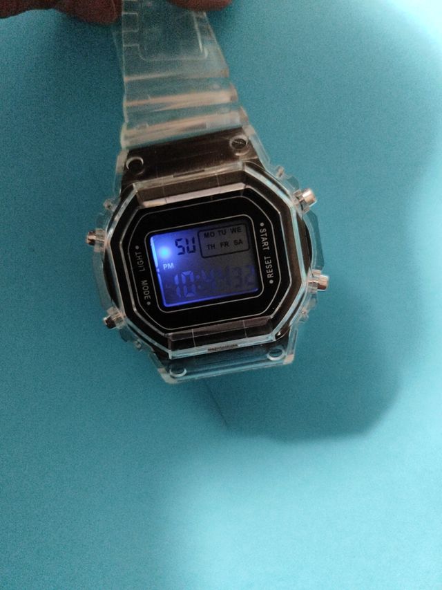 Reloj nuevo correa transparente. Oferta Reyes