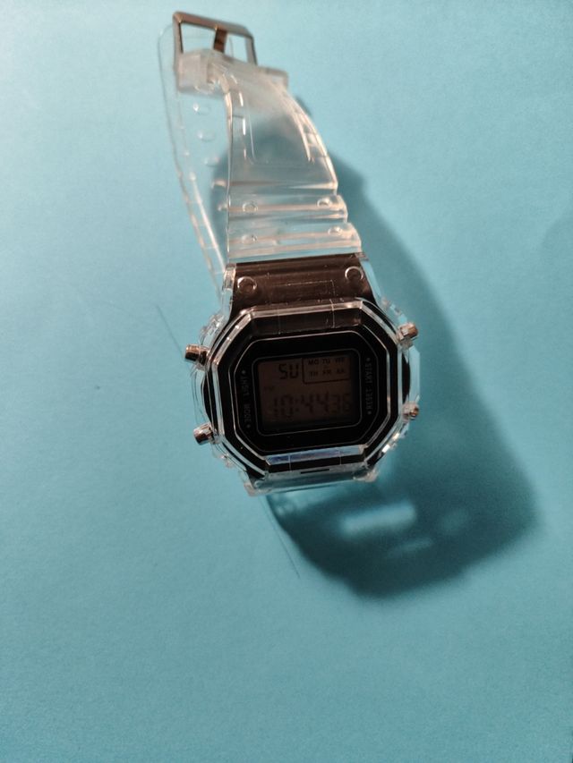 Reloj nuevo correa transparente. Oferta Reyes