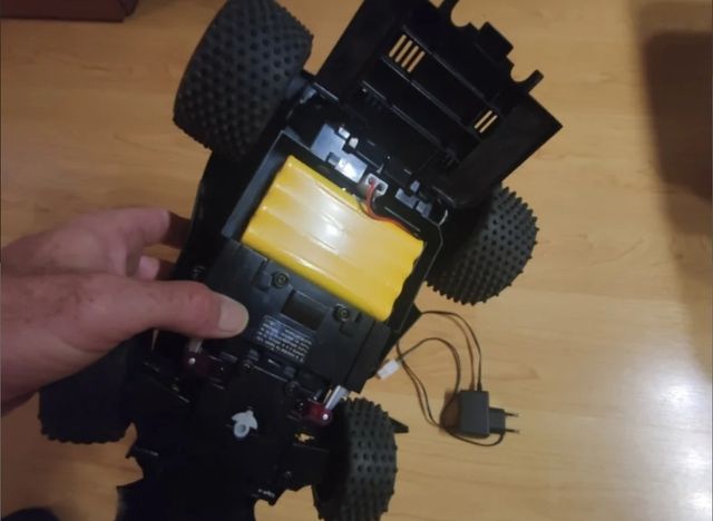 Auto radiocomandata Nikko Xpander