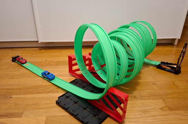 Pista macchinine con giro della morte