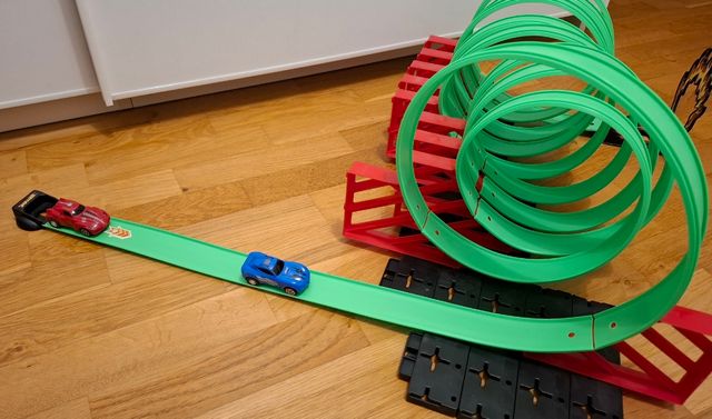 Pista macchinine con giro della morte