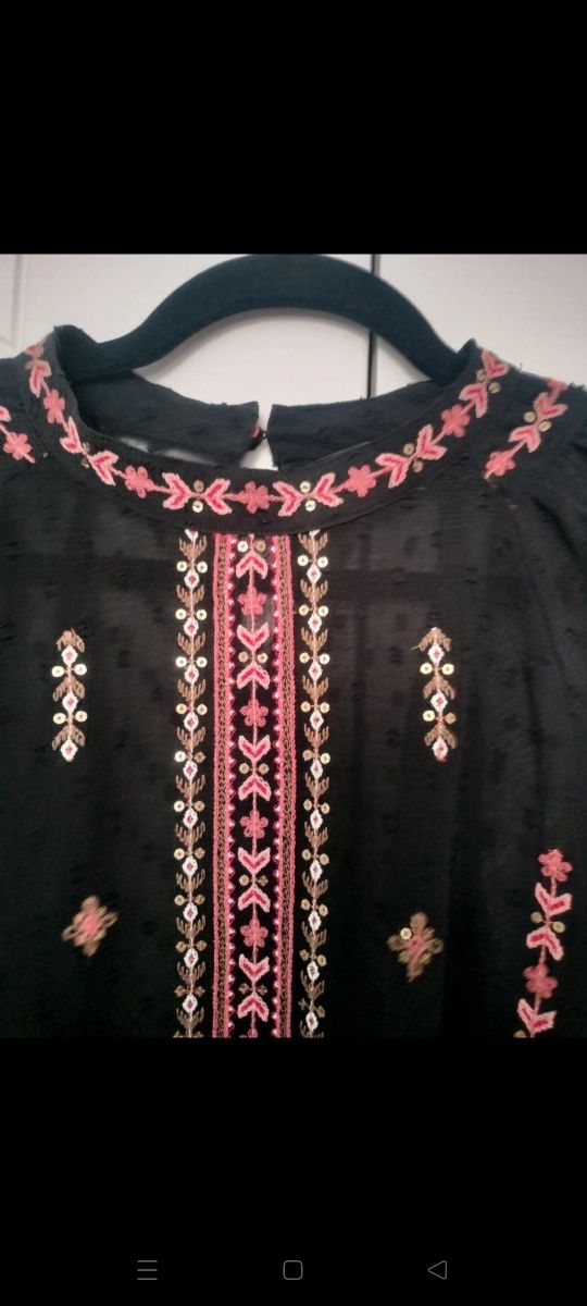 Blusa plumeti bordados y transparencias