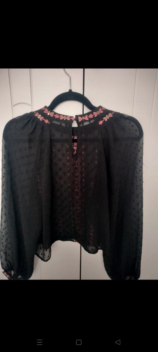 Blusa plumeti bordados y transparencias