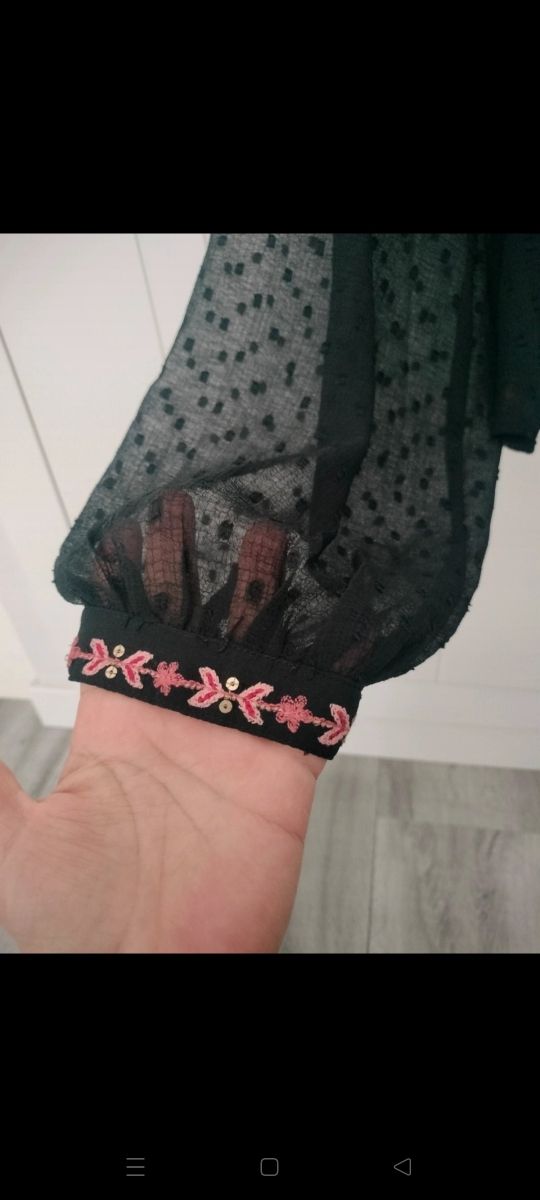 Blusa plumeti bordados y transparencias