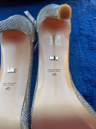 Tacones dorados 