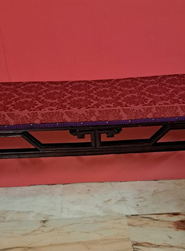 Vecchia panca imbottita