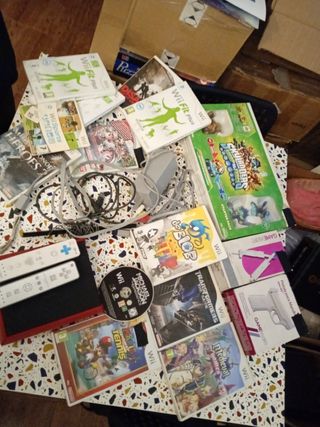 Consola wii mini y juegos roja