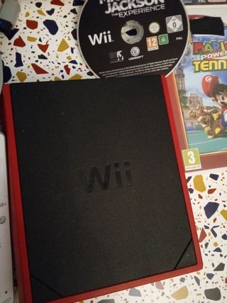 Consola wii mini y juegos roja