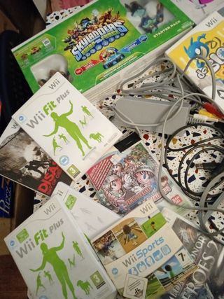 Consola wii mini y juegos roja