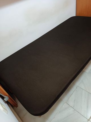 Cama, mesilla, colchón y tapiflex