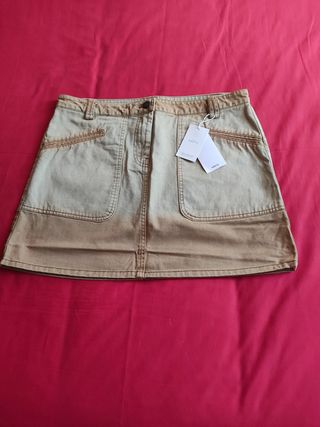 Conjunto camisa satinada y falda corta