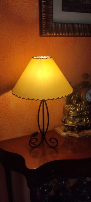 LAMPARA DE MESA