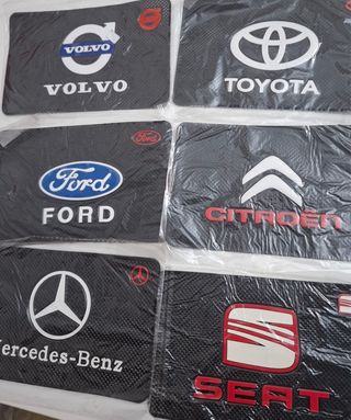 tappetini per criscotto auto in gomma con logo 