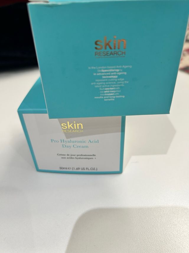 Crema de dia con acido hialuronico