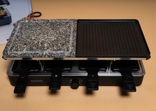 SEVERIN Raclette con piedra natural y parrilla.