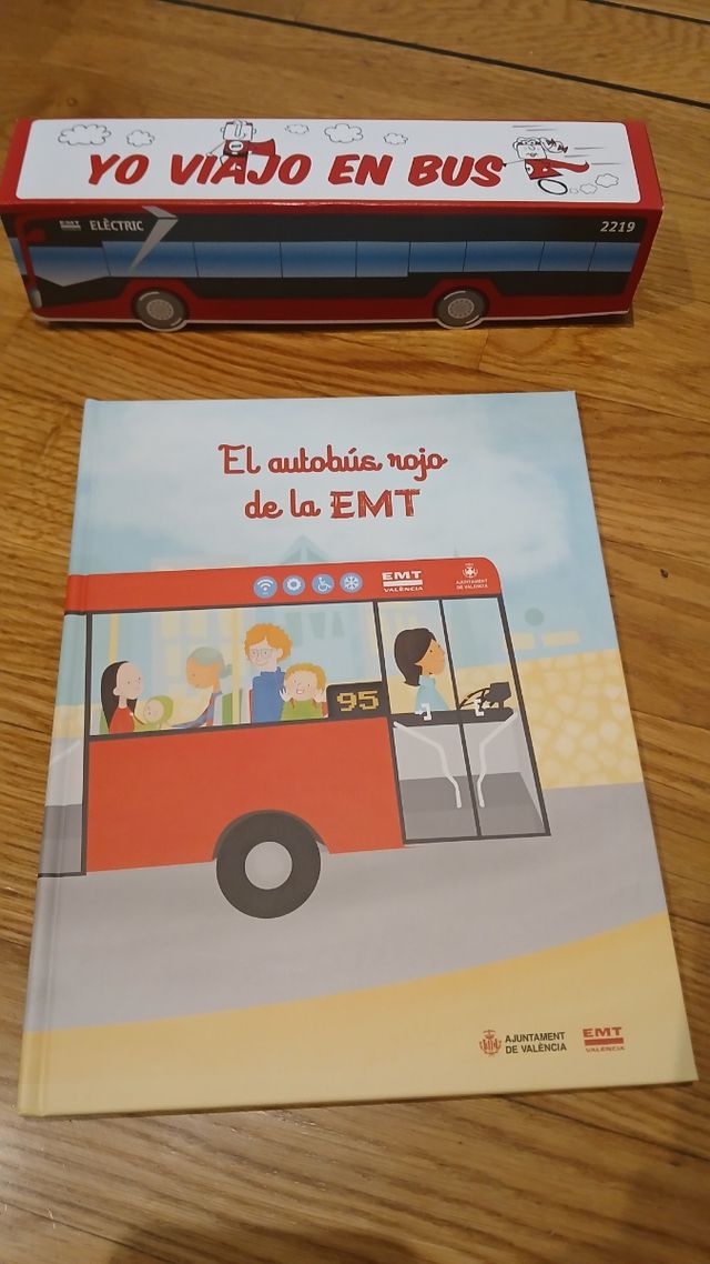 Libro didáctico sobre la EMT + autobús cartón