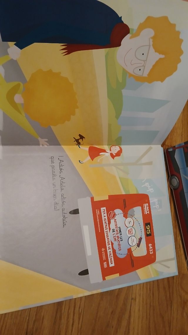 Libro didáctico sobre la EMT + autobús cartón