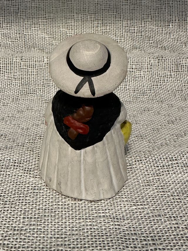 Figura de mujer menorquina vintage (arcilla)