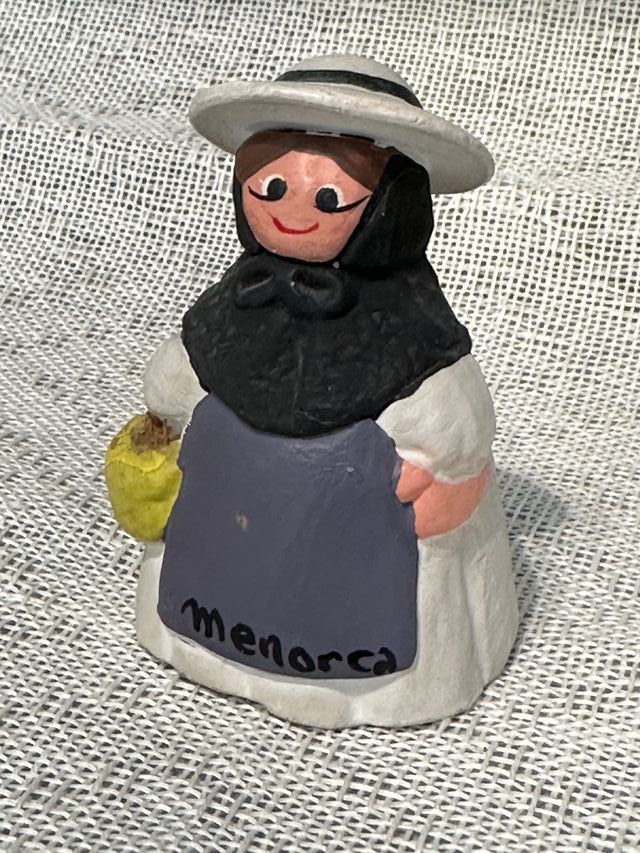 Figura de mujer menorquina vintage (arcilla)