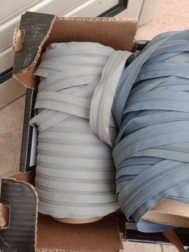 Cerniere a metro in blocco