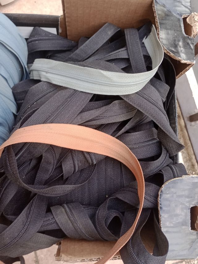 Cerniere a metro in blocco