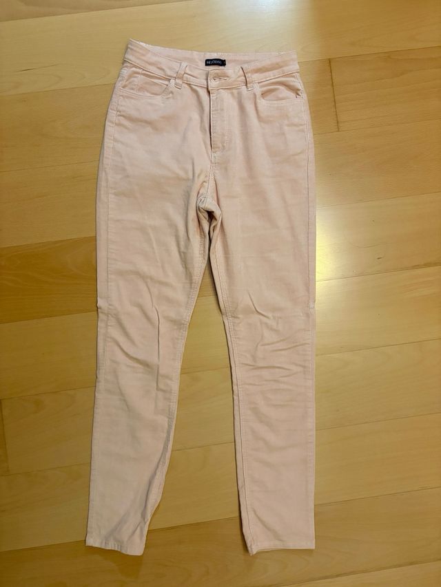 Pantalón de pana rosa palo. Talla 36