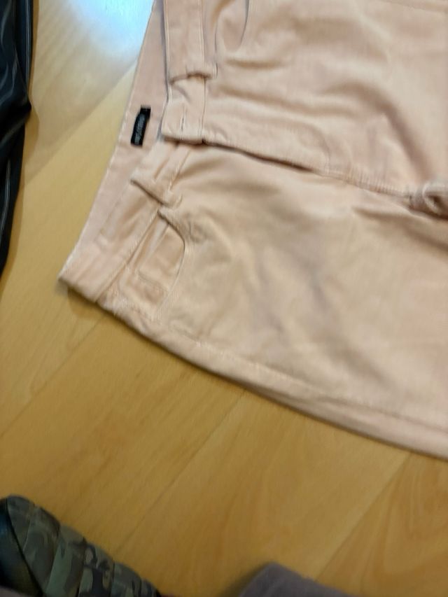 Pantalón de pana rosa palo. Talla 36