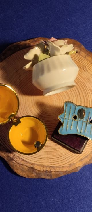 Figurine/scatole con decorazioni inglesi, cinesi e russe