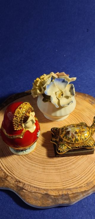 Figurine/scatole con decorazioni inglesi, cinesi e russe