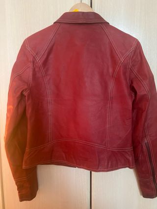 CHAQUETA DE CUERO ROJA HM Roja