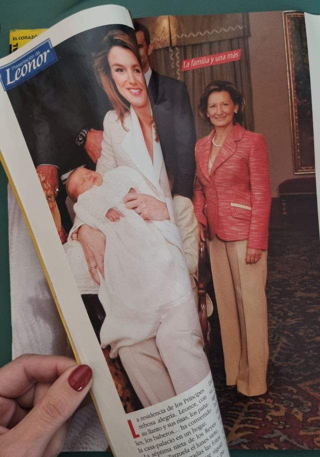 Revista antigua: nacimiento Leonor