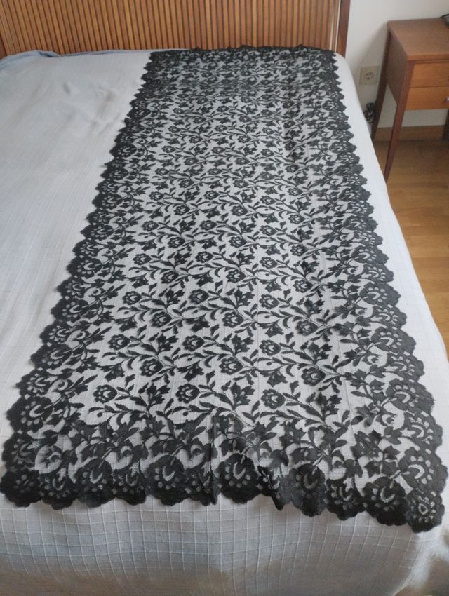 Mantilla negra rectangular