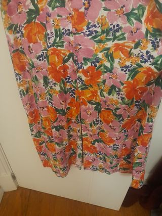 Vestido midi lino floral Zara