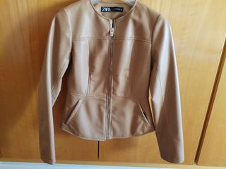 chaqueta Zara entallada polipiel talla S