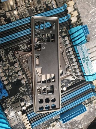 Placa Base ASUS P9X79. Regalo CPU