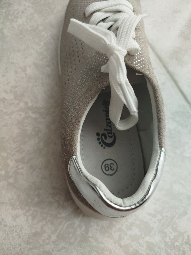 Zapatillas calzapies. Marrón oscuro como.