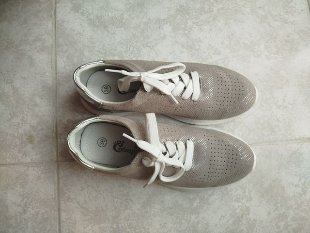 Zapatillas calzapies. Marrón oscuro como.