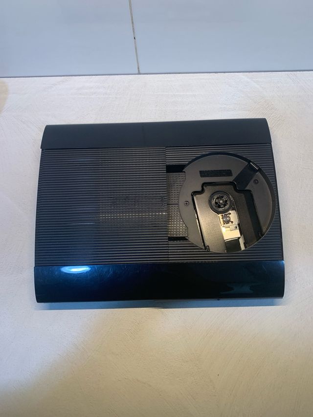 Play station 3 slim  15 juegos mandos y microfonos