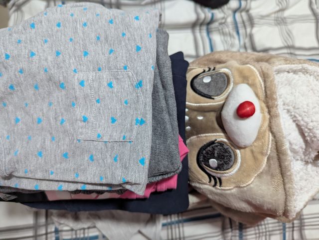 Lote ropa niña 6-8 años. Más de 270 prendas.