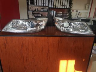 Faros xenón Octavia 2011