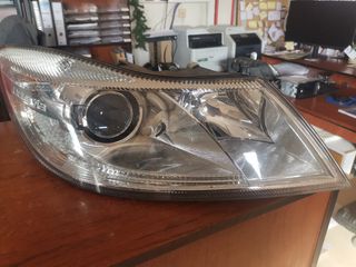 Faros xenón Octavia 2011