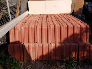 Teja plana de hormigón unas  1.000