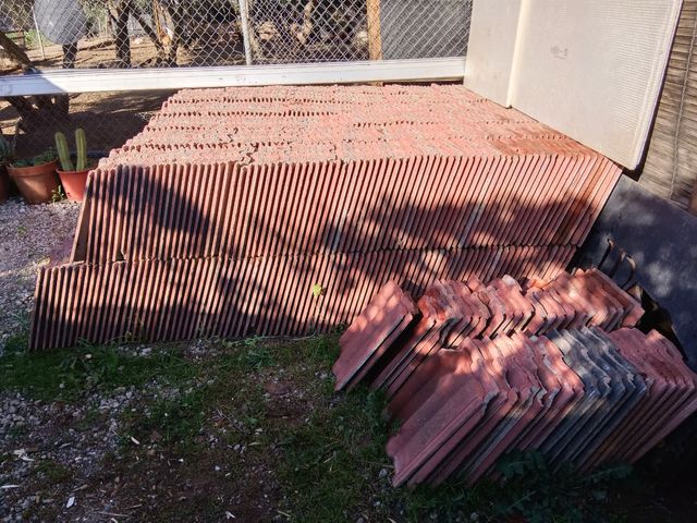 Teja plana de hormigón unas  1.000