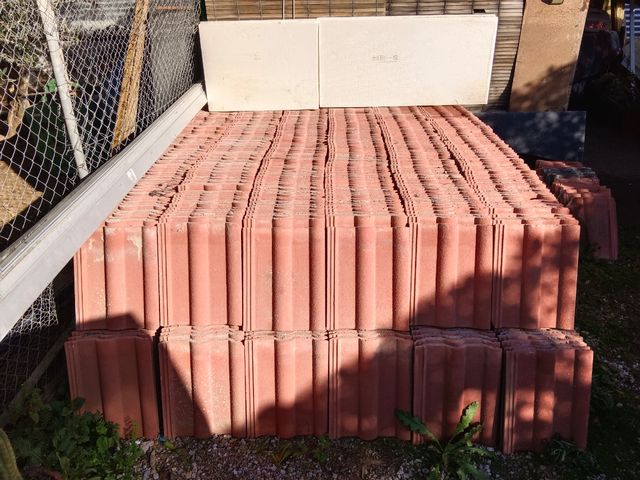 Teja plana de hormigón unas  1.000