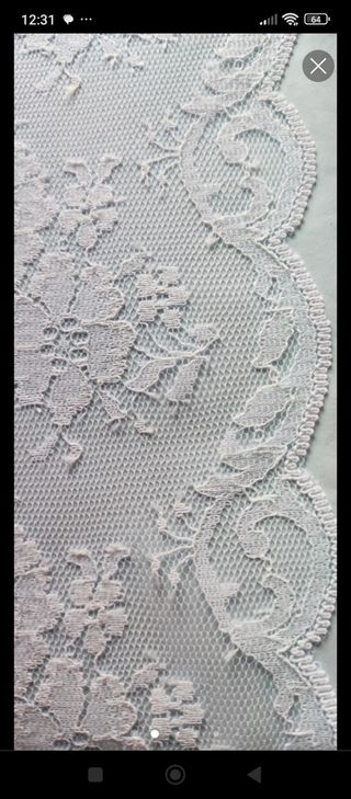 10 metri di merletto bianco