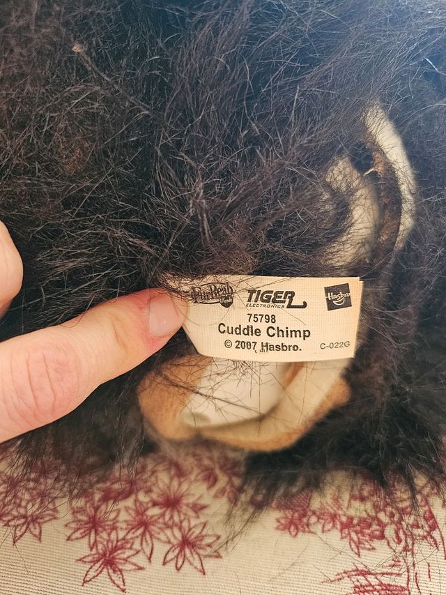 Muñeco chimpancé realista