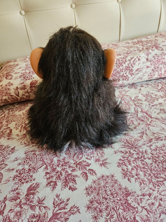 Muñeco chimpancé realista